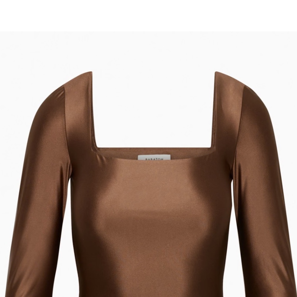 Aritzia Babaton satinette square long sleeve
